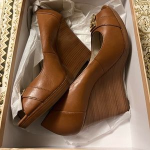 Michael Kors Tan Hamilton Wedges Size 10